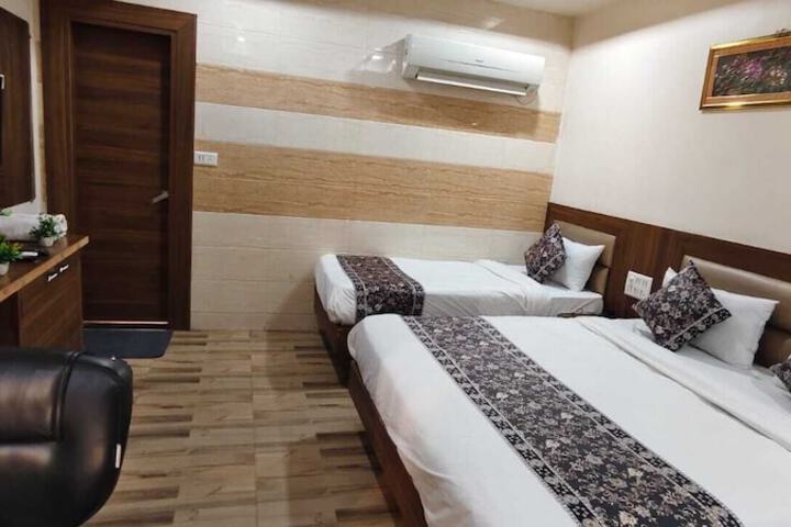 Room 6 of 24