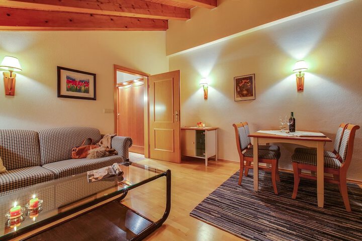 Room 4 of 25