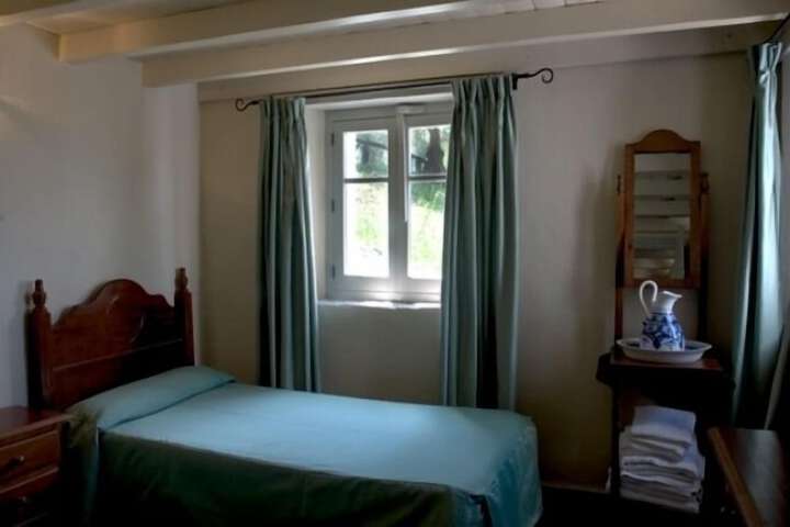 Room 10 of 34