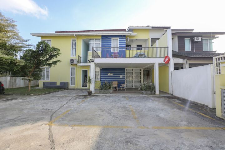 Photo of Hotel O Come Inn Premium