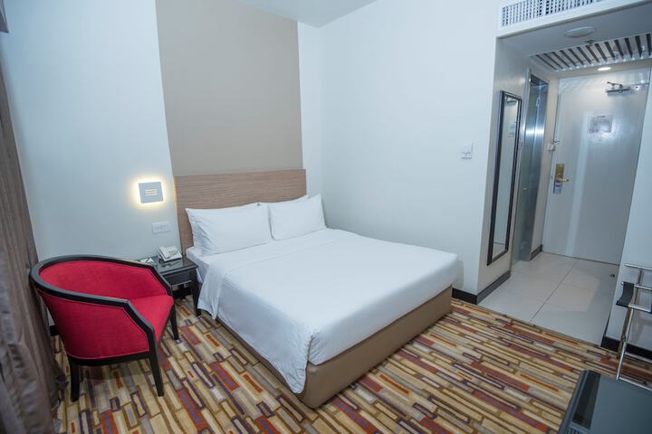 Room 7 of 48