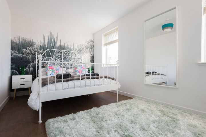 Room 2 of 33
