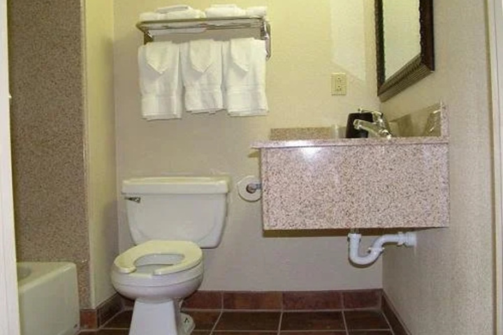 Room 6 of 11