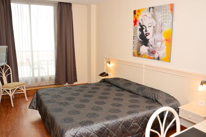 Room 4 of 37