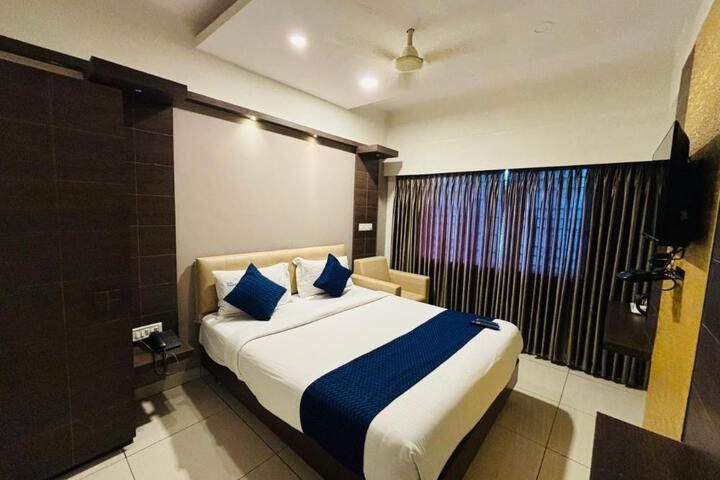 Hotel Sandalwood Inn - Rooms and Spa