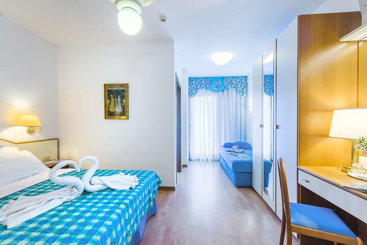 Room 9 of 51