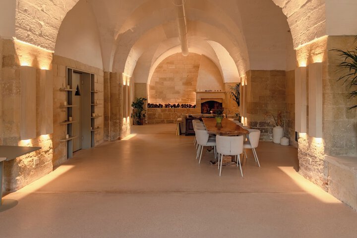 Ballroom/Hall 130 of 144