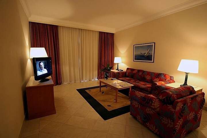 Room 8 of 25