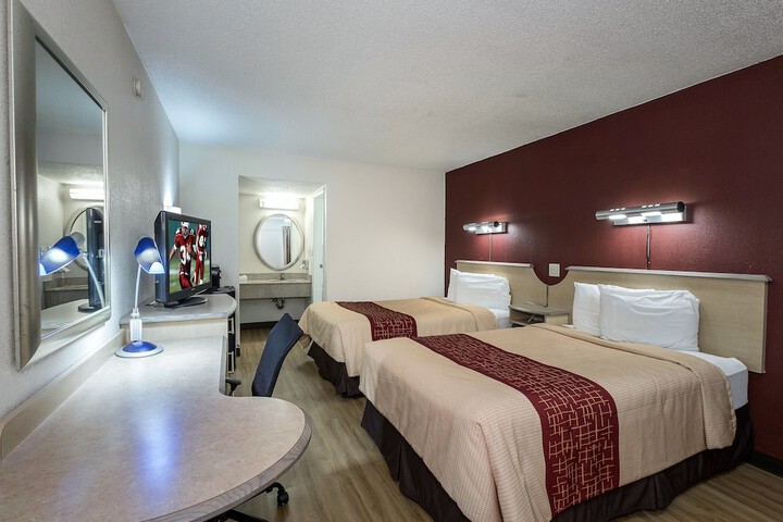 Deluxe 2 Queen Beds (2 of 9)
