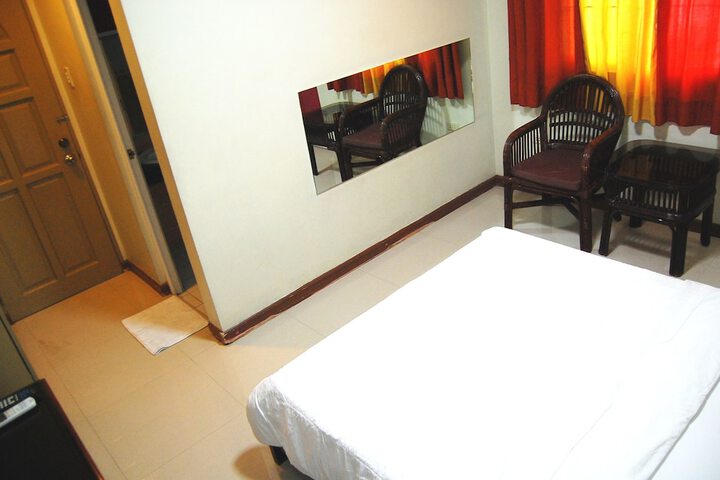 Room 11 of 29