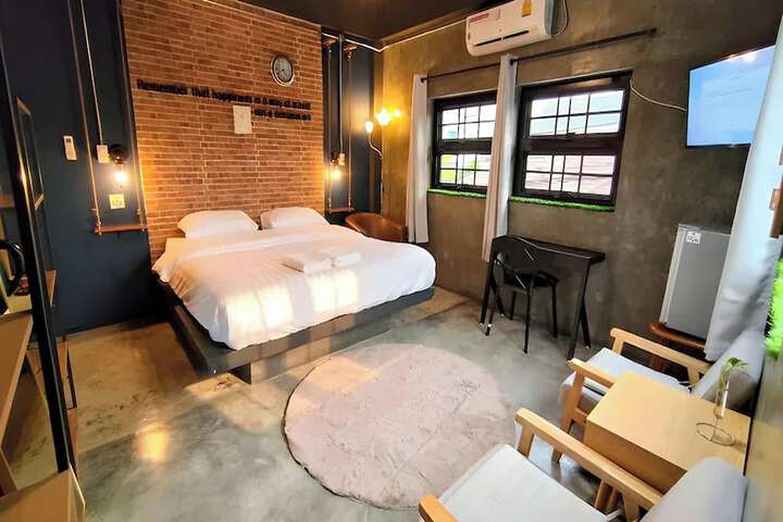Room 4 of 67