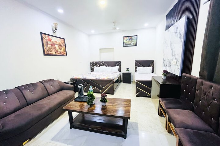 Room 3 of 16