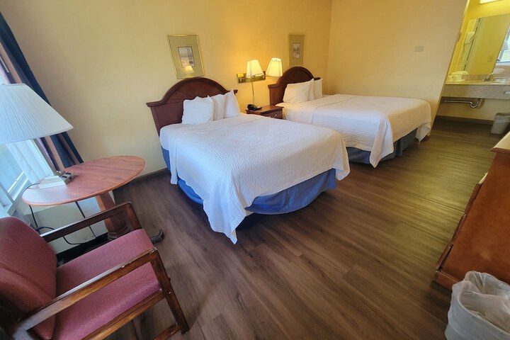 2 Double Beds (3 of 3)