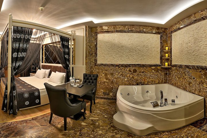 Jetted tub