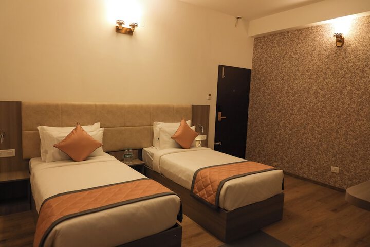 Room 10 of 20