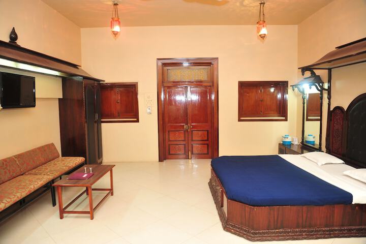 Room 9 of 28