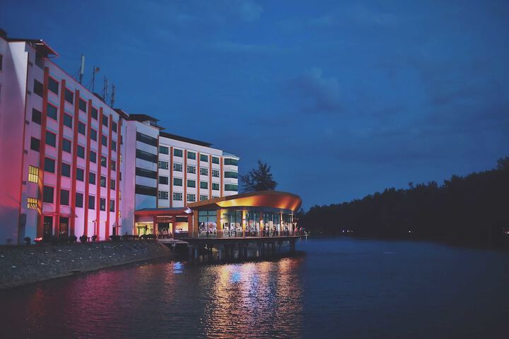 Exterior of The Regency Waterfront Hotel