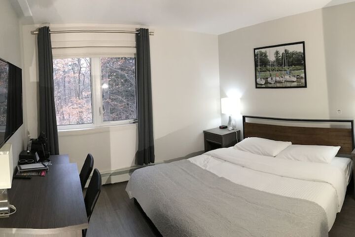 1 Queen Bed (3 of 20)
