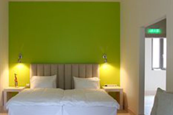 Room 27 of 60