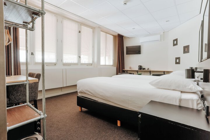 Room 8 of 67
