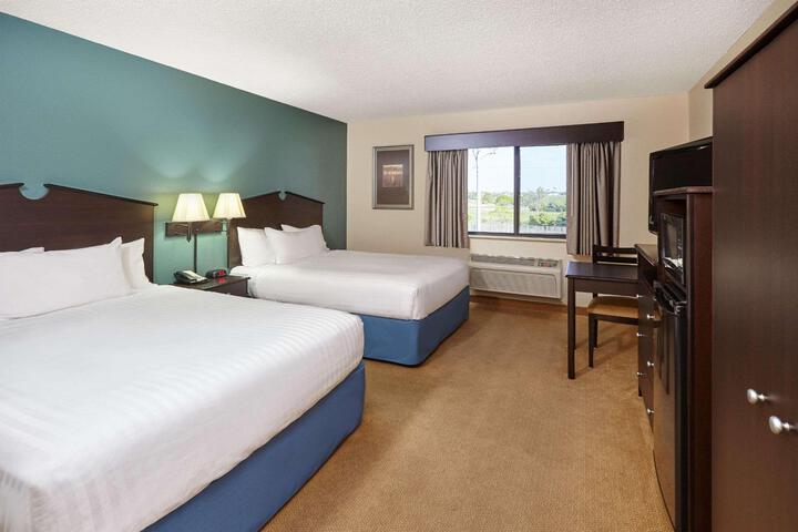 2 Queen Beds (4 of 12)