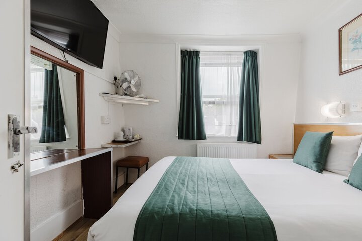 Room 30 of 107