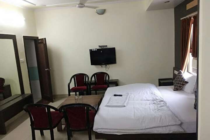 Room 10 of 37