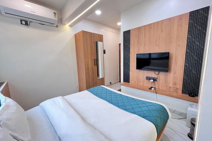 Room 13 of 27