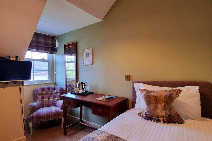 Room 14 of 25