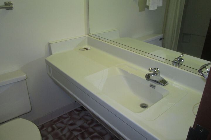Bathroom sink