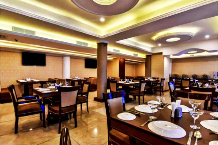 Dining 90 of 111