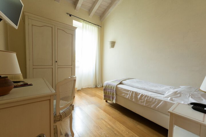 Room 8 of 75