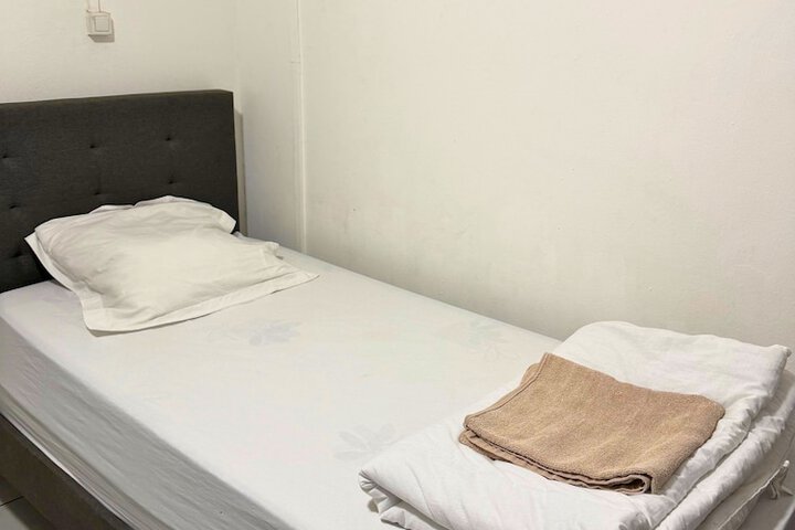 Room 11 of 33