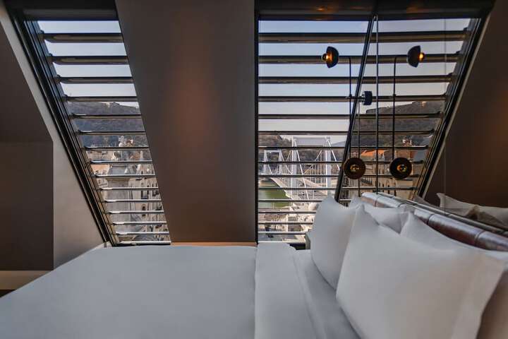 Room 45 of 169
