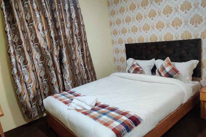 Room 10 of 30