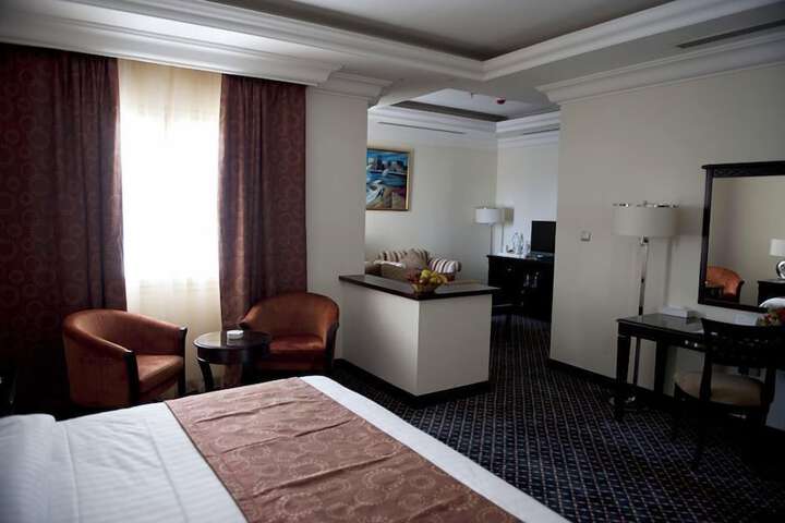 Room 10 of 35