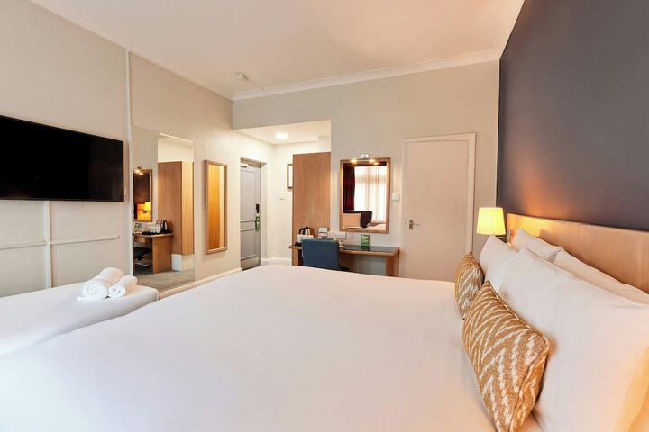 Room 30 of 59