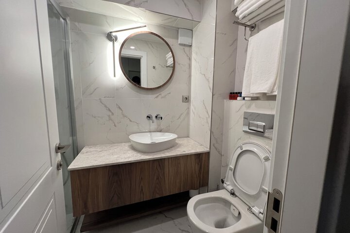 Room 19 of 33