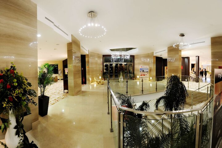 Entrance & Lobby
