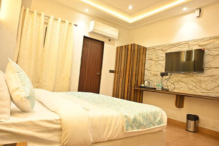 Room 7 of 18