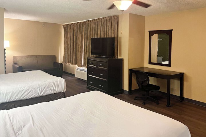 Room 17 of 28