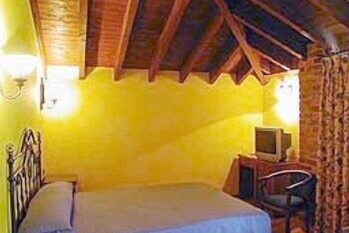 Room 15 of 34