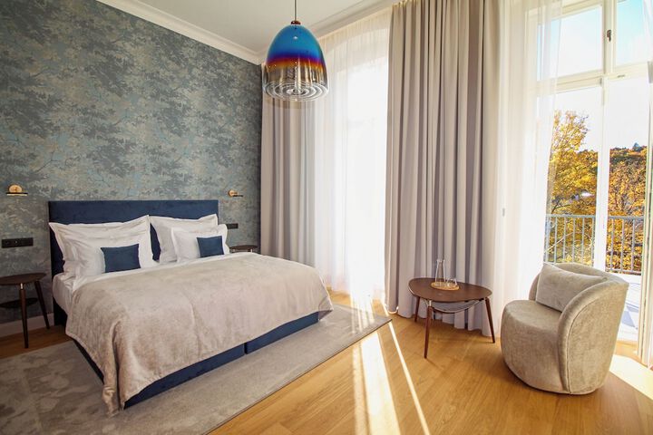 Room 4 of 39