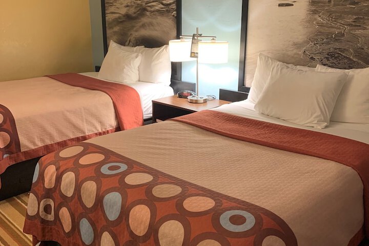 Room 10 of 25