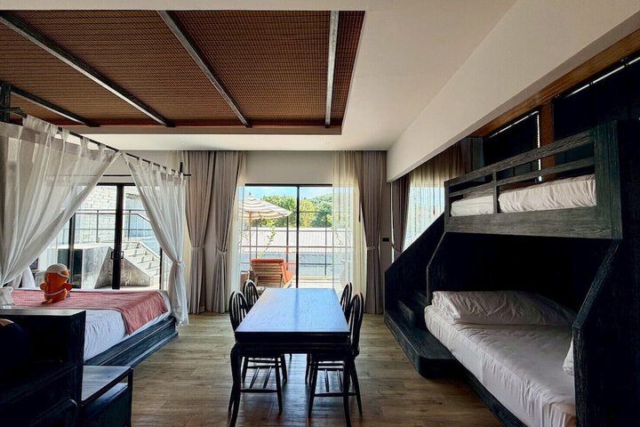 Room 52 of 156