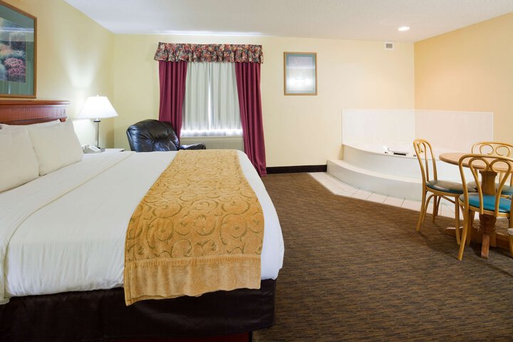 Deluxe Room 1 King Bed (3 of 13)