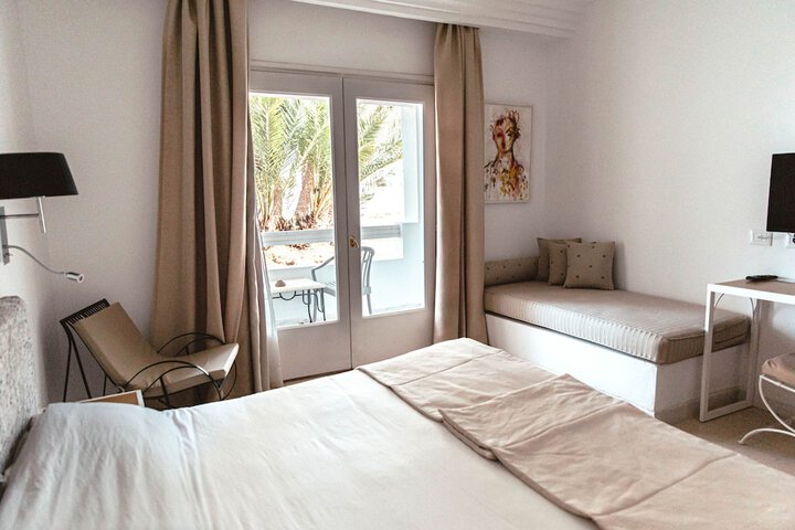 Room 6 of 33