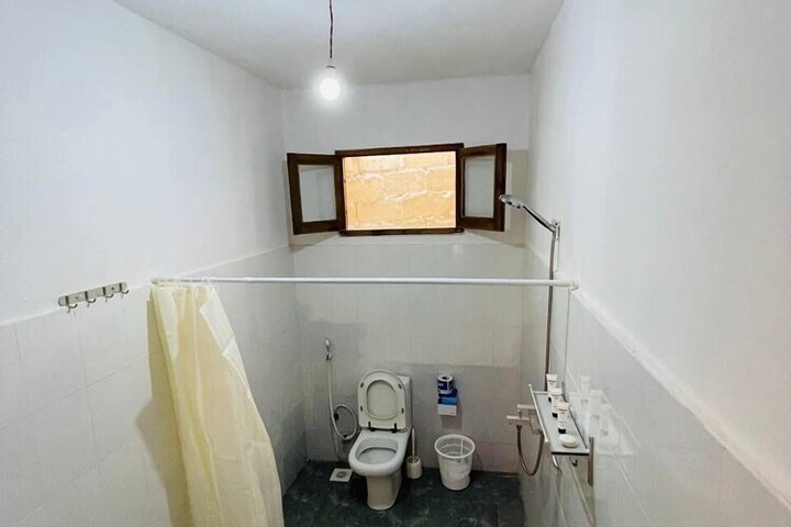 Room 63 of 103