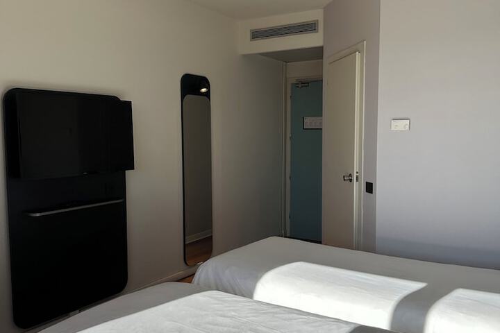 Room 43 of 85