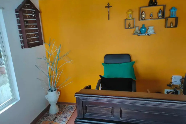 Room 7 of 12